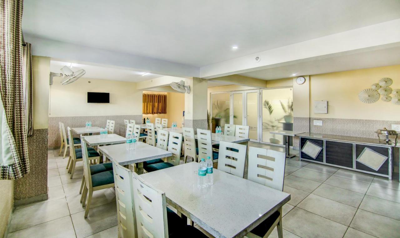 Treebo Trend Blooms Premium Hotel Gurgaon Exterior photo