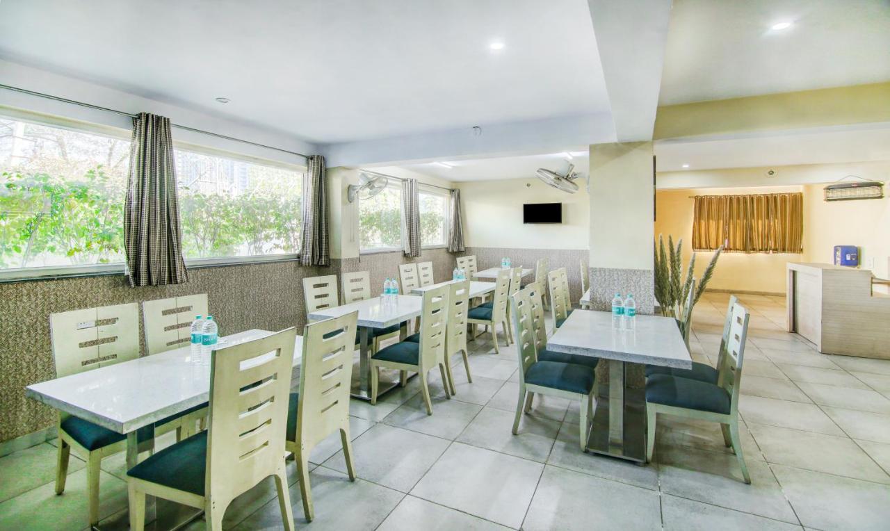 Treebo Trend Blooms Premium Hotel Gurgaon Exterior photo