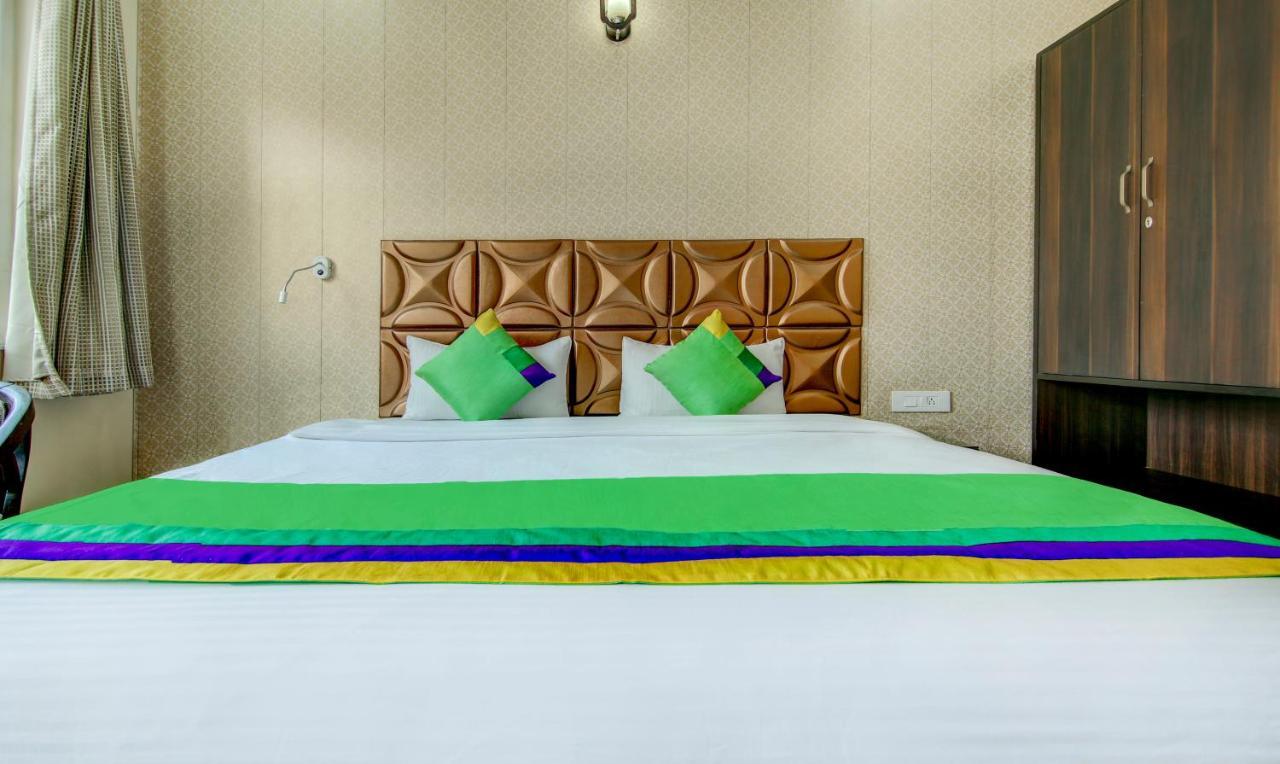 Treebo Trend Blooms Premium Hotel Gurgaon Exterior photo