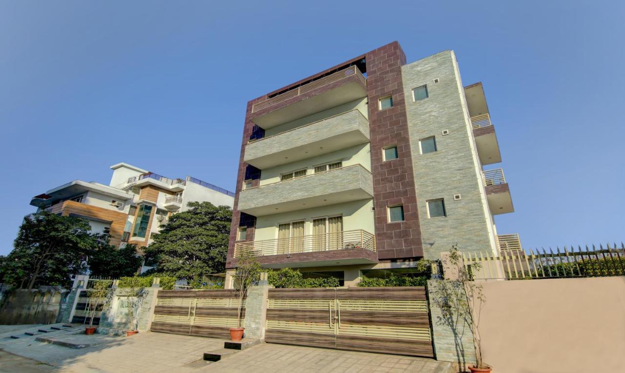 Treebo Trend Blooms Premium Hotel Gurgaon Exterior photo