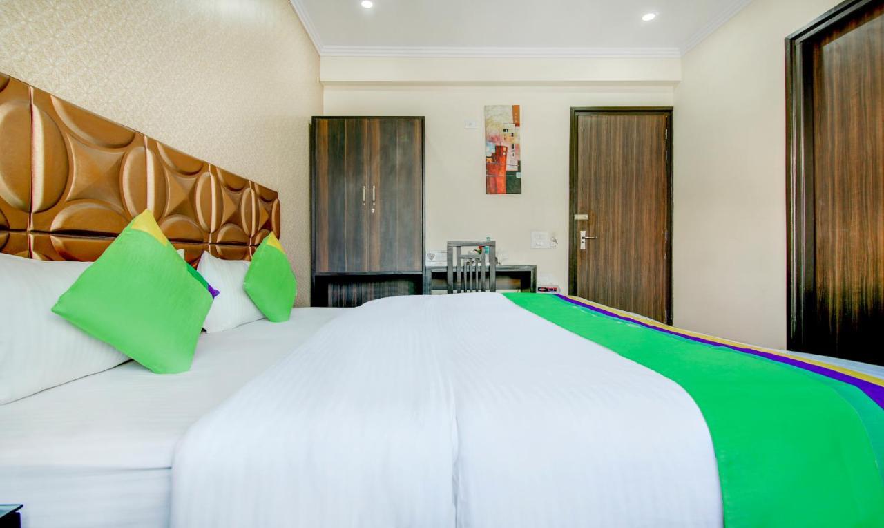 Treebo Trend Blooms Premium Hotel Gurgaon Exterior photo