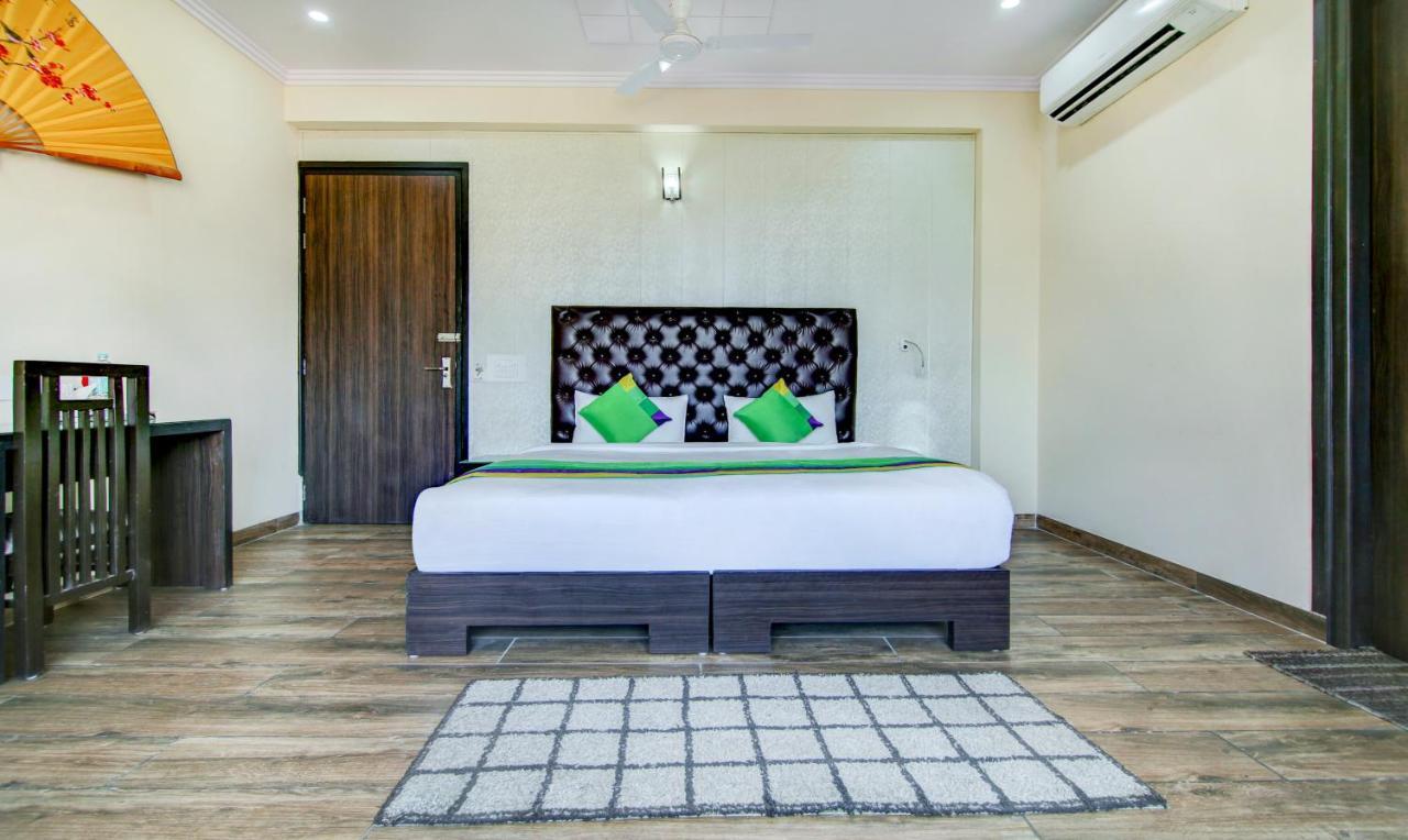 Treebo Trend Blooms Premium Hotel Gurgaon Exterior photo